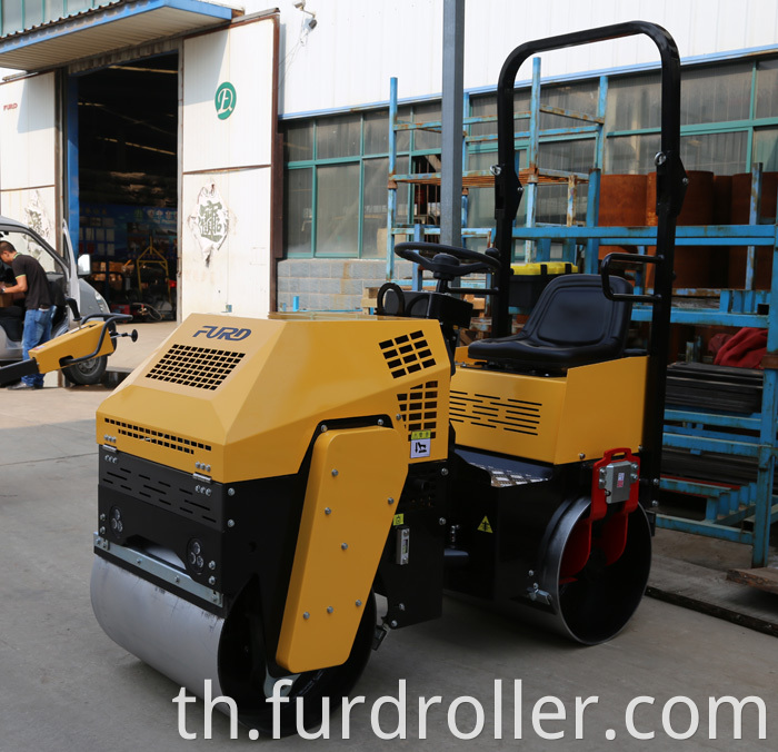 Small asphalt roller (2)